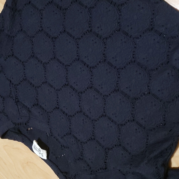 ❤ SHOW ME YOUR MUMU | Cropped Long Sleeve Stretch Cut-out Lace Pattern - Picture 4 of 8